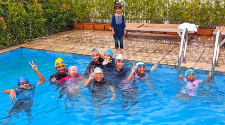 গোল্ডেন টিউলিপ দ্য গ্র্যান্ডমার্ক ঢাকায় সাঁতার প্রশিক্ষণ