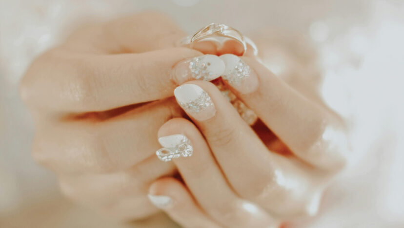 নখদর্পণ I নববধূর নখ-নখরা