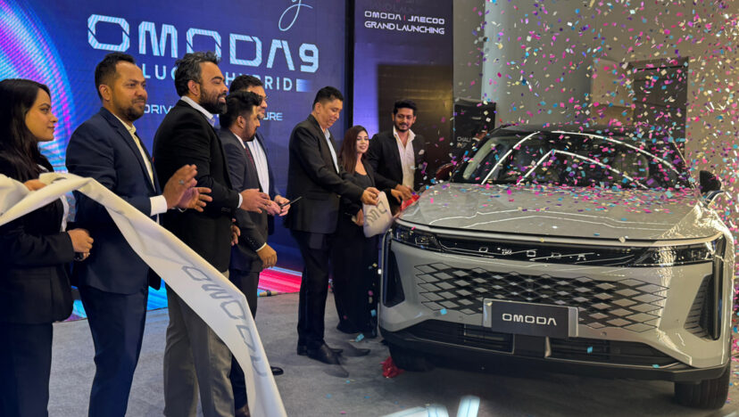 দেশে ওমোদা ৯ পিএইচইভি গাড়ি উন্মোচন