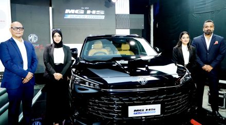 দেশে নতুন হাইব্রিড এসইউভি উন্মোচন এমজির