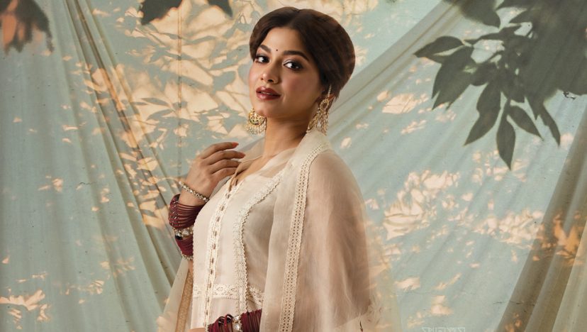 কভারস্টোরি I আলো আলিঙ্গন